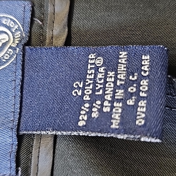 Venezia‎ jeans stretch black skirt. Size 22. Full-length exposed zipper. Fun.. - Picture 5 of 9